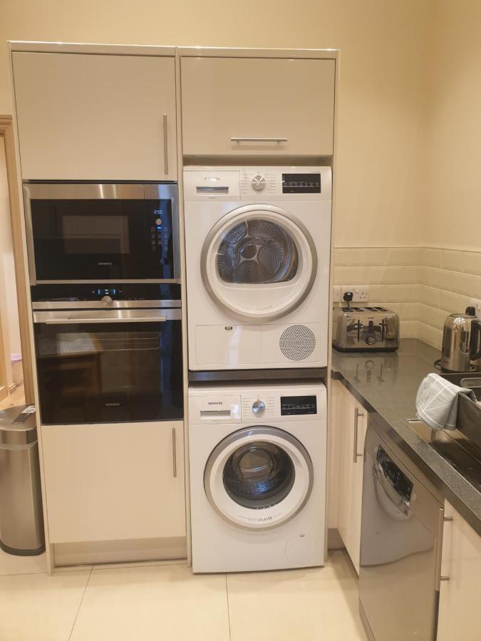 London Luxury Apartments 3 Bedroom Sleeps 8 With 3 Bathrooms 4 Mins Walk To Tube Free Parking Ілфорд Екстер'єр фото