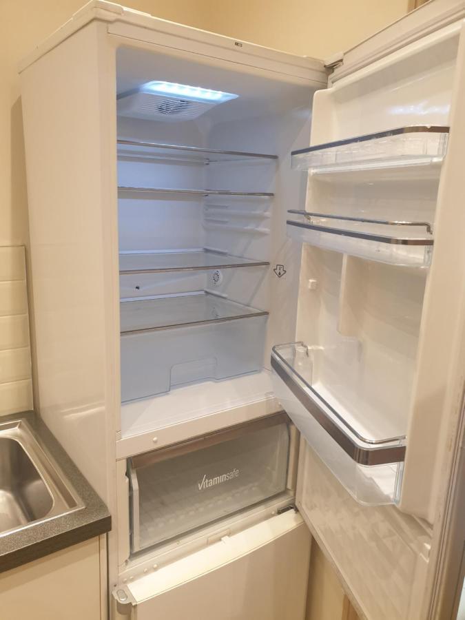 London Luxury Apartments 3 Bedroom Sleeps 8 With 3 Bathrooms 4 Mins Walk To Tube Free Parking Ілфорд Екстер'єр фото