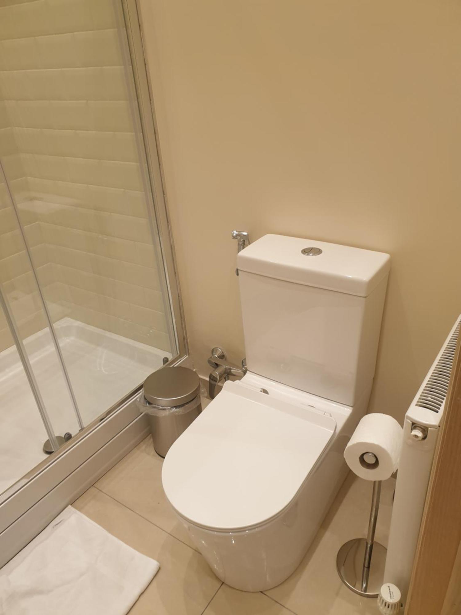London Luxury Apartments 3 Bedroom Sleeps 8 With 3 Bathrooms 4 Mins Walk To Tube Free Parking Ілфорд Екстер'єр фото