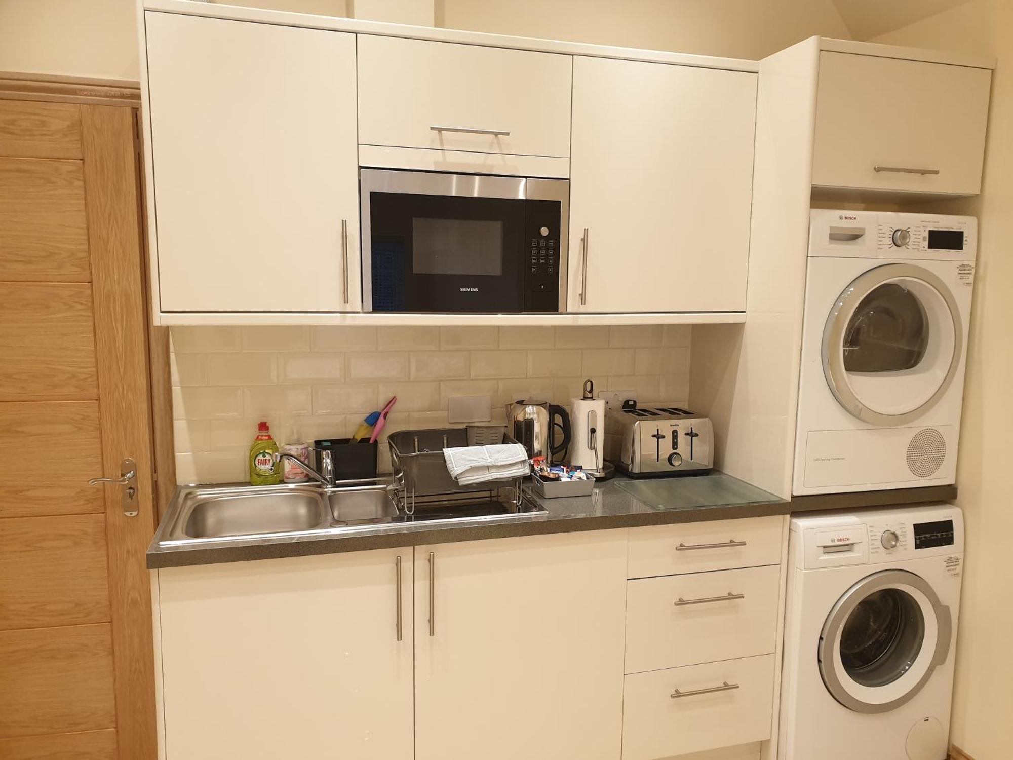 London Luxury Apartments 3 Bedroom Sleeps 8 With 3 Bathrooms 4 Mins Walk To Tube Free Parking Ілфорд Екстер'єр фото