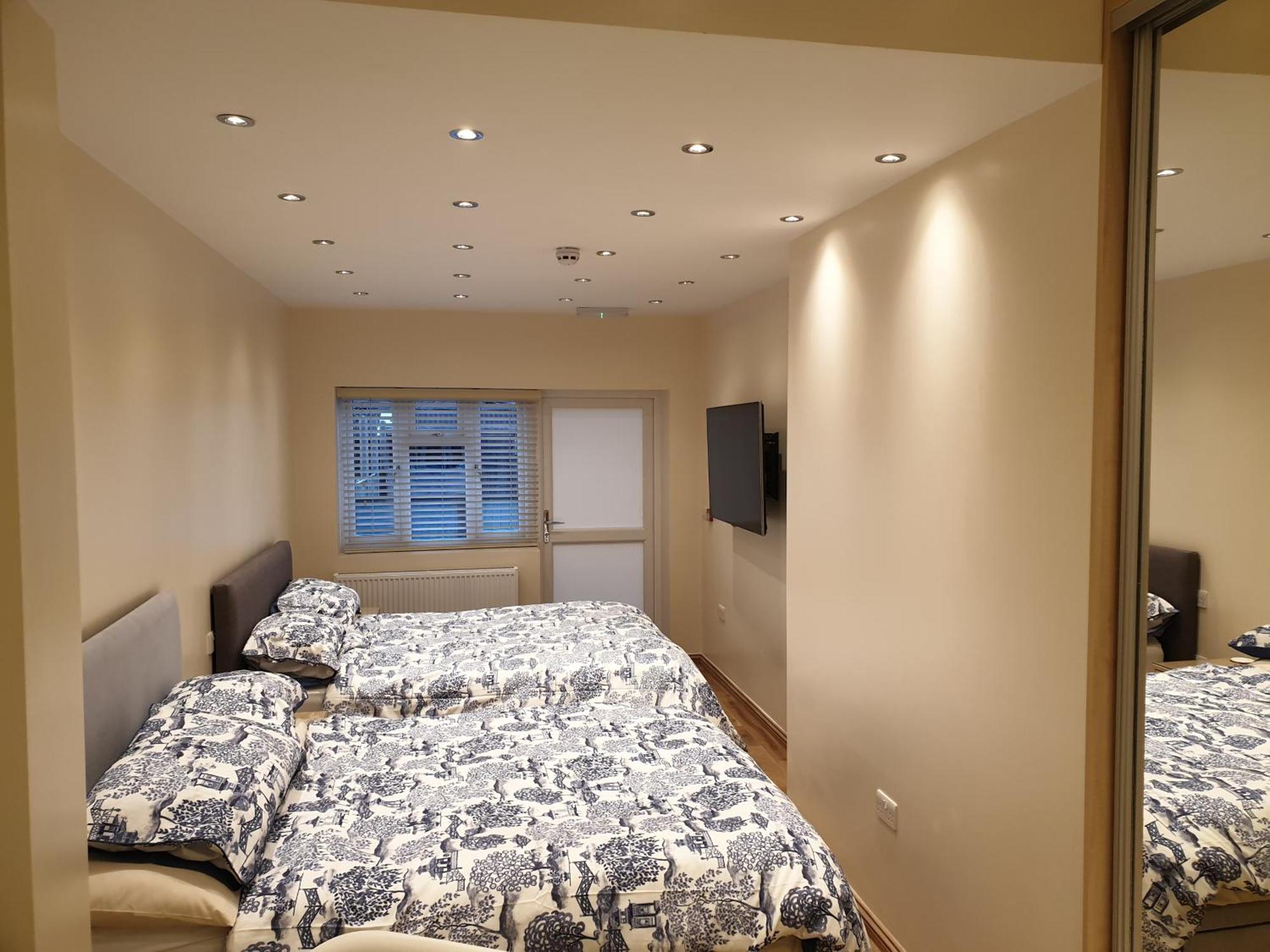 London Luxury Apartments 3 Bedroom Sleeps 8 With 3 Bathrooms 4 Mins Walk To Tube Free Parking Ілфорд Екстер'єр фото