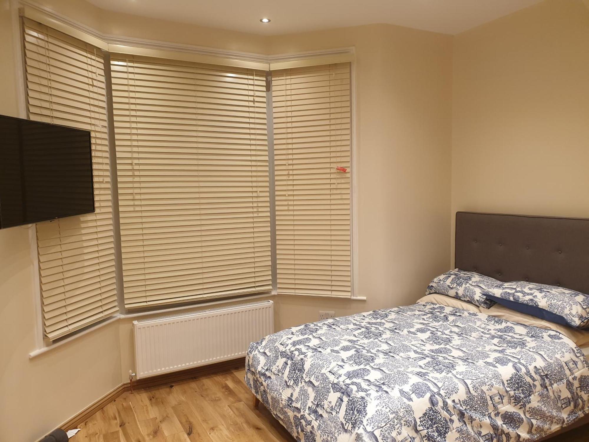 London Luxury Apartments 3 Bedroom Sleeps 8 With 3 Bathrooms 4 Mins Walk To Tube Free Parking Ілфорд Екстер'єр фото